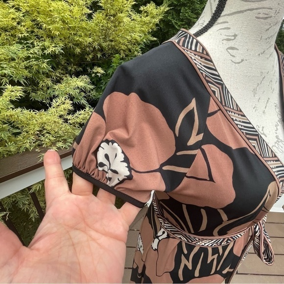 Bcbg MAXAZRIA $300 Black Brown Floral Belted Wrap Dress knee length Sz M - Picture 5 of 13